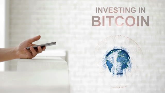 Manos-lanzan-la-tierra-holograma-e-invertir-en-texto-de-Bitcoin