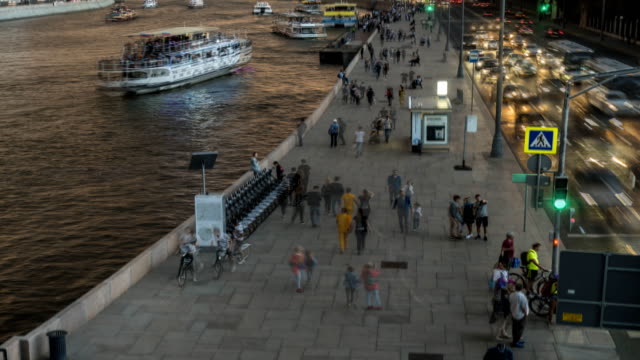 the-movement-of-cars-on-the-waterfront,-strolling-people-and-boats-on-the-river,-caught-in-an-unexpected-downpour,time-lapse,-hyper-lapse