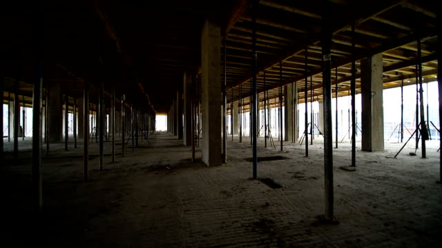 Movement-of-the-camera-between-the-building-supports-that-support-concrete-structures.-Unfinished-floor-on-the-construction-site
