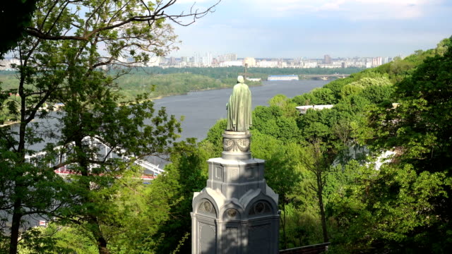 Monument-to-Vladimir-the-Baptist