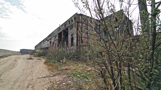 Ruinen-einer-stark-verschmutzten-Industriefabrik