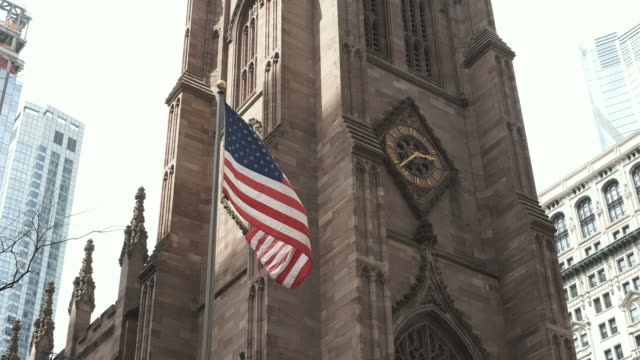 Amerikanische-Flagge.-Kirche-von-New-York.