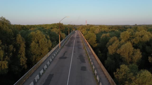 Aerial-shot-of-the-bridge,-flying-above-the-bridge-4к