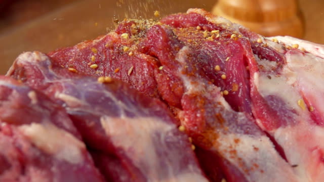 Panorama-spices-falls-on-the-leg-of-lamb