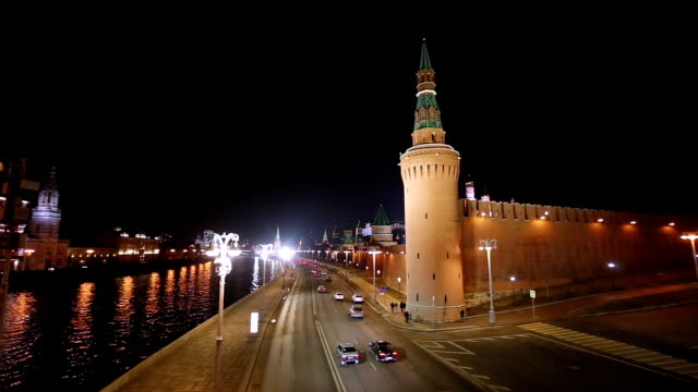 Kremlin-de-Moscú-en-la-noche