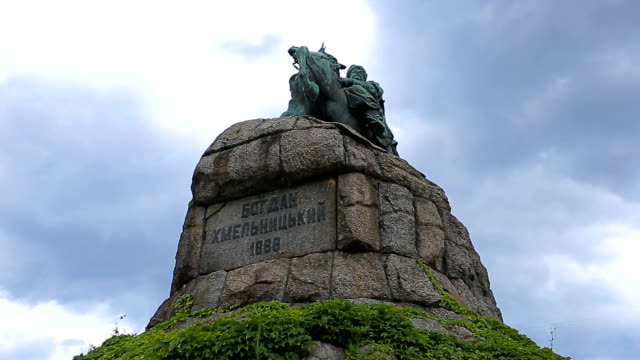 Denkmal-Bogdan-Khmelnitsky-auf-quadratischen-Sehenswürdigkeiten-von-Kiew-in-der-Ukraine