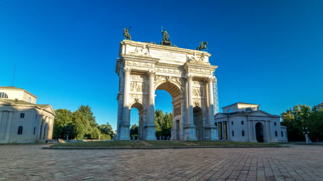 Arch-of-Peace-in-Simplon-Square-timelapse-hyperlapse.-It-is-a-neoclassical-triumph-arch