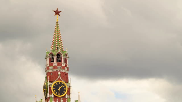 Torre-de-Spasskaya-de-la-pared-de-Kremlin