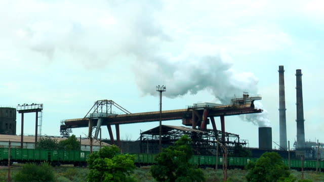 Thick-white-smoke-from-factory-chimneys