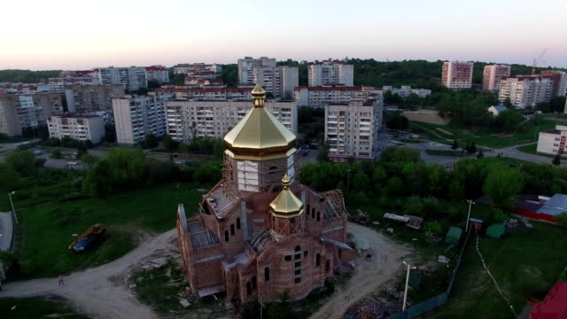 Luftaufnahme-des-errichteten-Kirche-in-Lemberg,-Ukraine.