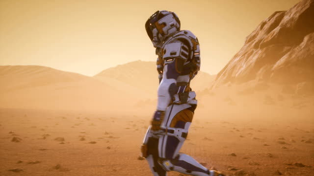 El-astronauta-camina-sobre-la-superficie-de-Marte-a-través-de-una-tormenta-de-polvo.-Paisaje-panorámico-en-la-superficie-de-Marte.-Animación-cinematográfica-realista.