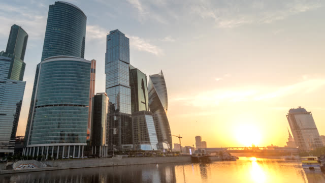 Moscow-Russia-time-lapse-4K,-city-skyline-sunrise-timelapse-at-business-center-district-and-Moscow-River