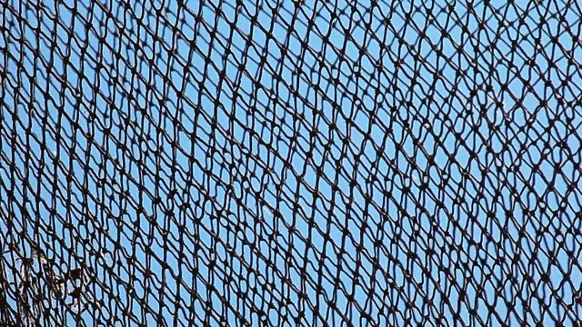 Fischernetz-blauer-Himmel-Hintergrund