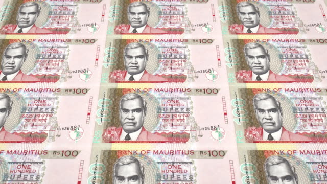 Banknotes-of-one-hundred-rupees-of-the-bank-of-the-Mauritius-Islands-rolling-on-screen,-coins-of-the-world,-cash-money,-loop