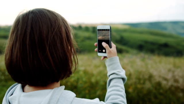 Woman-takes-a-beautiful-landscape-on-camera-phones.