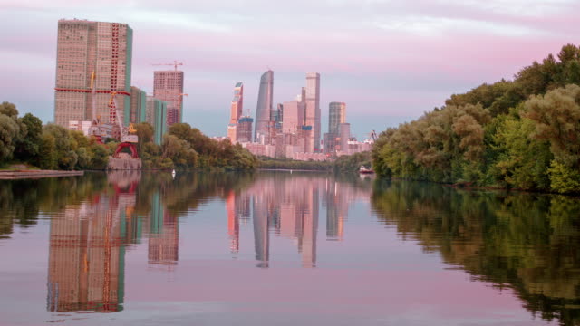 Hyperlapse-view-on-the-Moscow-City-from-the-boat