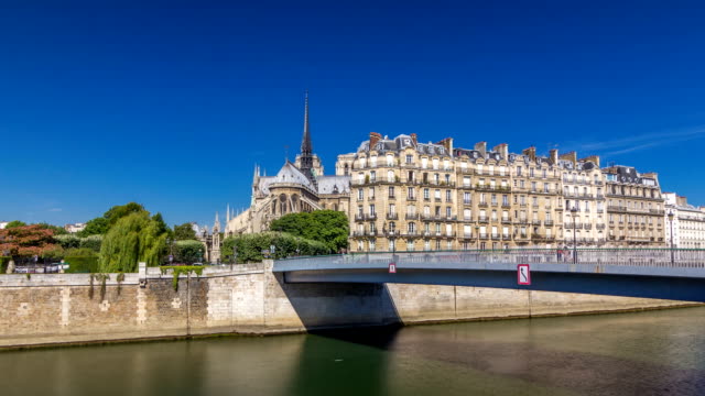 Seine-und-Notre-Dame-de-Paris-Timelapse-Hyperlapse-ist-eines-der-berühmtesten-Wahrzeichen-von-Paris