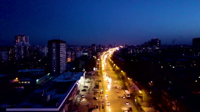 Blick-auf-die-nächtliche-Stadt-mit-Lichtern.-Panorama-Blick-auf-schöne-Großstadt-bei-Nacht