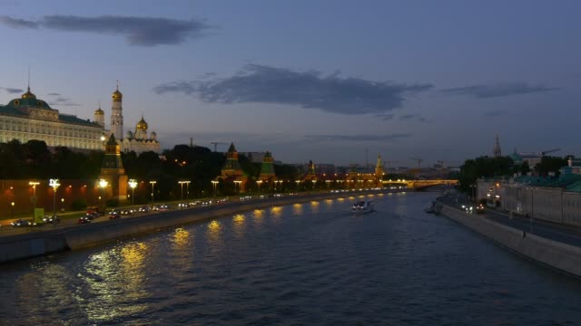 russia-sunset-night-time-moscow-kremlin-wall-river-bridge-panorama-4k