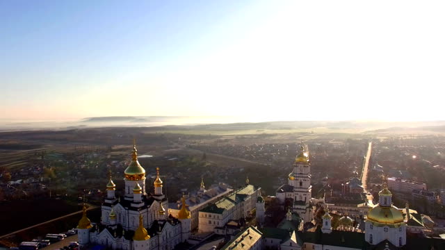 Vista-aérea-de-Pochaev-monasterio