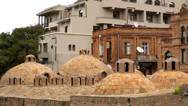 Abanotubani-baños-sulfúricos-en-distrito-antiguo-de-Tbilisi,-lugar-turístico