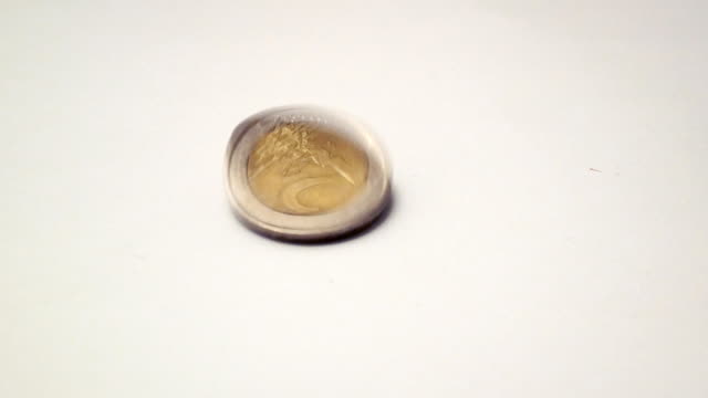 two-euro-coin-turns-on-itself-until-it-stops