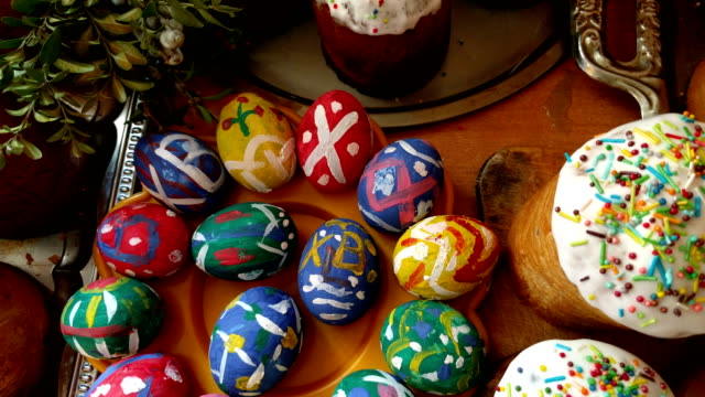 Easter-cakes-and-painted-eggs