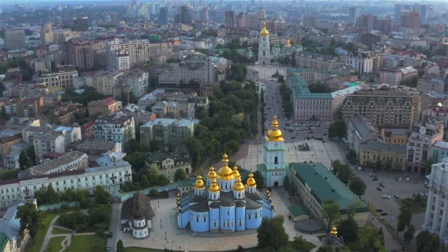 Aerial-view-of-the-St.-Michael's-Cathedral-and-the-Ministry-of-Foreign-Affairs,-Kyiv