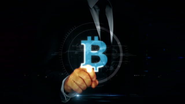 Geschäftsmann-Touchscreen-mit-Bitcoin-Hologramm