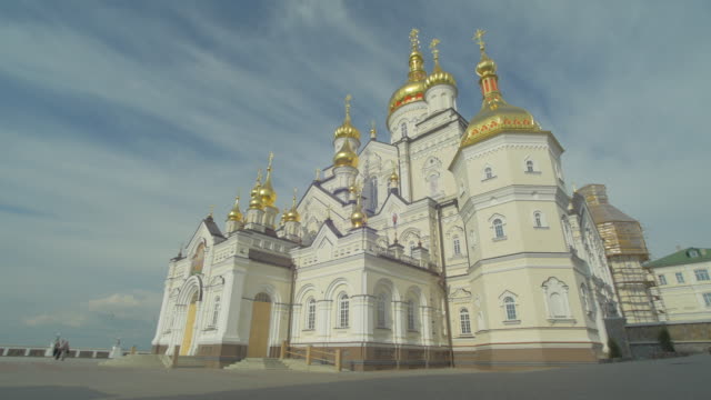 Iglesia-dentro-del-Monasterio-de-Pochaev