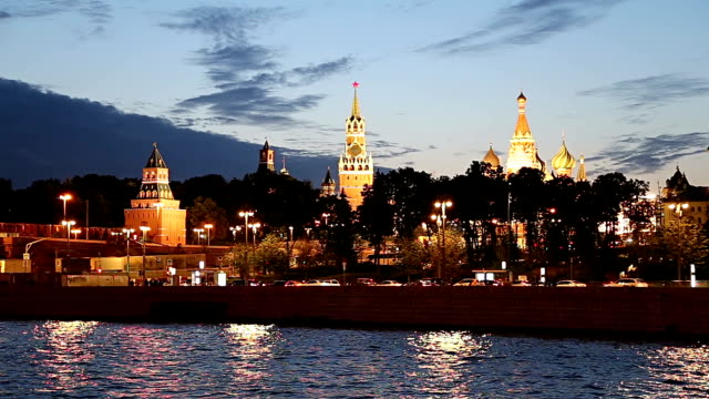 Blick-auf-die-Moskwa-und-den-Kreml-(in-der-Nacht),-Moskau,-Russland--die-beliebteste-Ansicht-von-Moskau