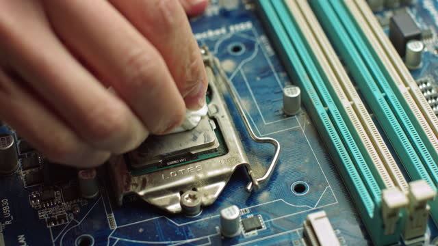 The-repairman-cleans-the-CPU-of-the-laptop-from-the-old-thermal-grease.-Electronics-and-computer-concepts-service.-Repair-of-computer-boards
