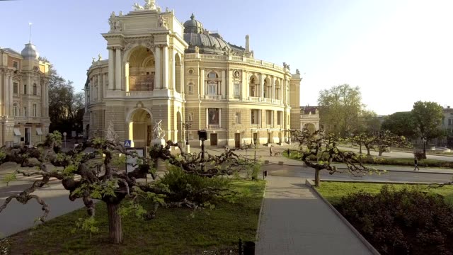 Vista-aérea-de-la-casa-de-la-ópera-de-Odessa-en-Ucrania