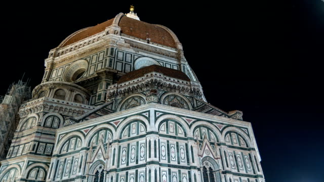 Basilica-di-Santa-Maria-del-Fiore-in-Florence-at-night-timelapse