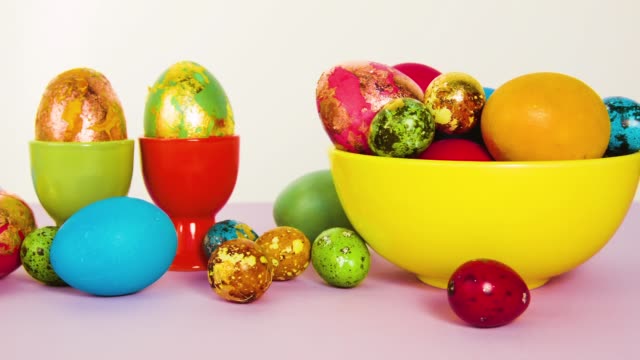 Huevos-de-colores-hermosa-Pascua.