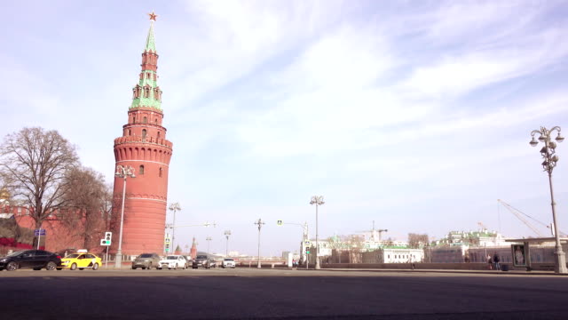 Traffic-of-cars-near-the-Kremlin