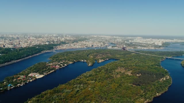 4K-Aerial-Drone-Filmmaterial.-Panorama-von-Kiew-in-großer-Höhe