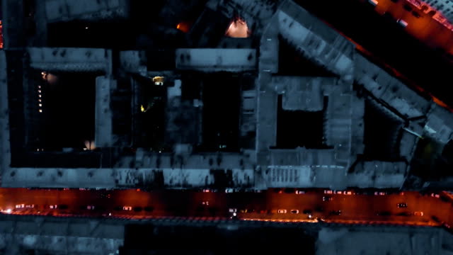 Übernachtung-in-Sankt-Petersburg,-Russland.-Stadt-von-oben-Straßen-und-Flüsse,-filmische-Drohne-Video,-historische-Gebäude-der-nördlichen-Hauptstadt