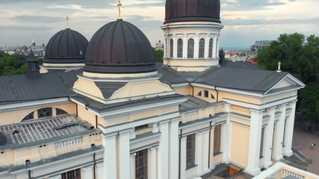 Old-european-city-aerial-sightseeing.-Flying-above-centre-district.-Drone-view.-Sea-on-horizon.-Close-up-ancient-christian-cathedral-building