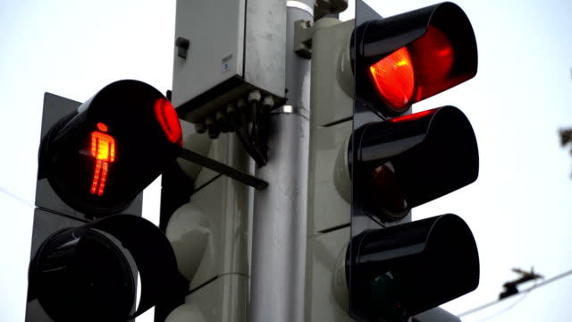 Stoplight.-Traffic-lights-work-in-a-big-city-at-a-crossroads.