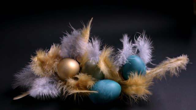 Huevos-de-Pascua-oro