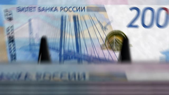 Geldzählmaschine-–-2000-russische-Rubel