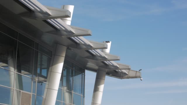 Flughafengebäude-im-Freien