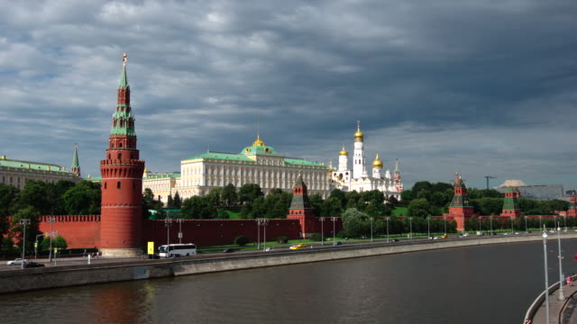 MOSCOW:-Wide-view-of-the-Kremlin-and-a-river-in-the-summer,-Russia