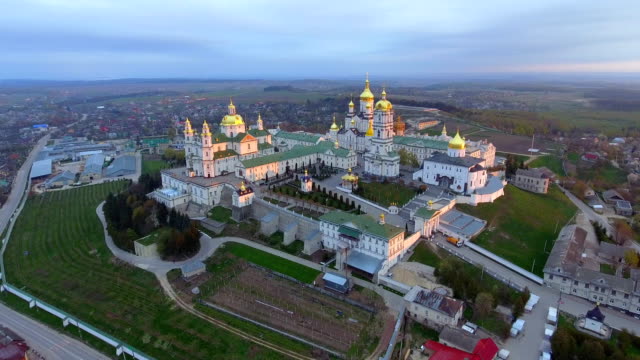 Luftaufnahme-von-Pochaev-Kloster-Potschajew-Lawra,-Ukraine.