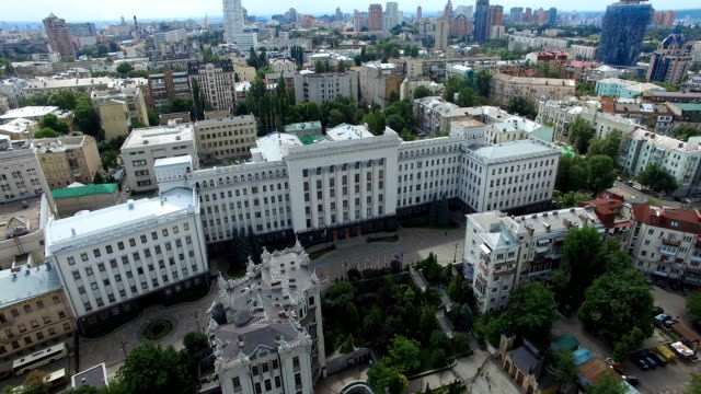 Administration-des-Präsidenten-und-des-Haus-mit-Chimären-Sehenswürdigkeiten-von-Kiew-in-der-Ukraine