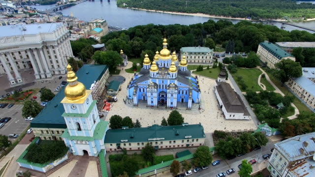 St.-Michaels-Cathedral,-Ministry-of-Foreign-Affairs-of-Kyiv-cityscape-river-Dnipro