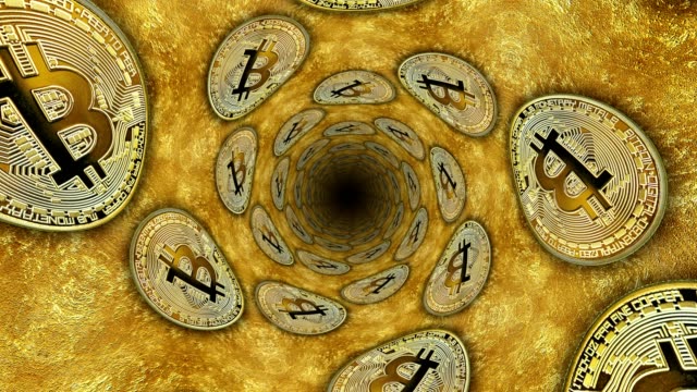 Monedas-virtuales-Bitcoins-en-movimiento-de-espiral-en-la-superficie-de-oro-viejo