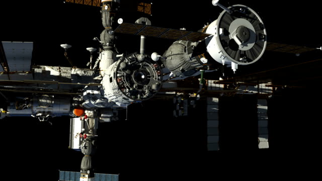 Raumschiff-Andocken-an-die-internationale-Raumstation-ISS-mit-Alpha-Matte.