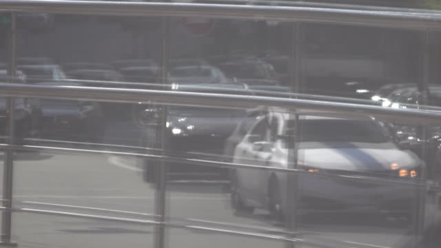 Reflection-in-the-showcase-of-car-traffic